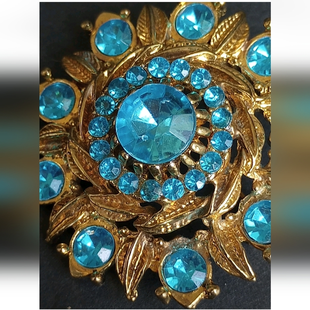 Blue Rhinestone Gold Tone Brooch Pin - Picture 4 of 10